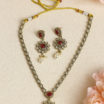 Kundan necklace set for women.