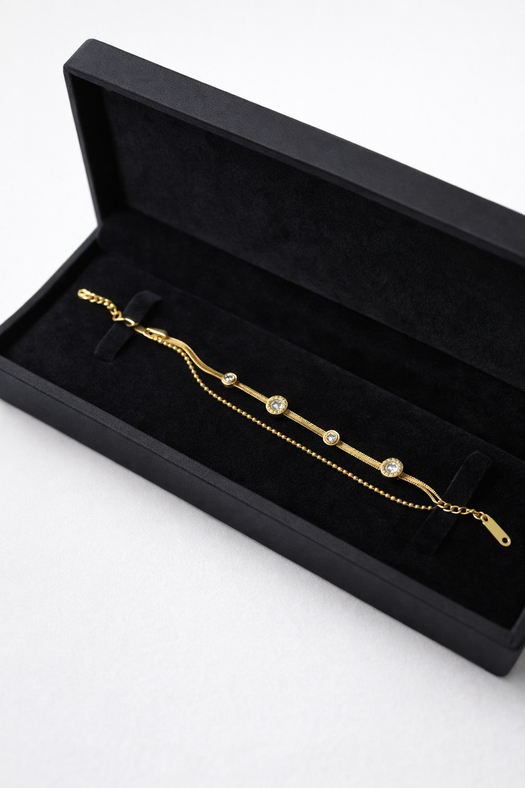 file_000000004e4471fdaaf42cb0fbdead55 Elegant Gold Crystal Charm Bracelet for women. - Image 1